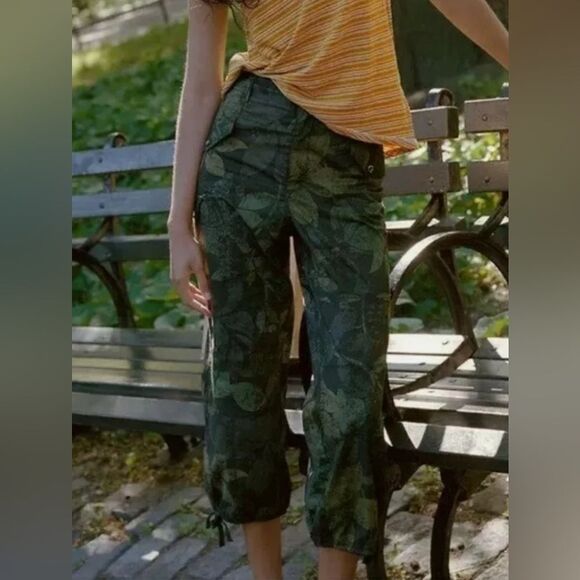 Anthropologie Ripley Moss Utility Crop Pants Green Brown Floral Camo Sz 29 NWOT - Picture 1 of 9